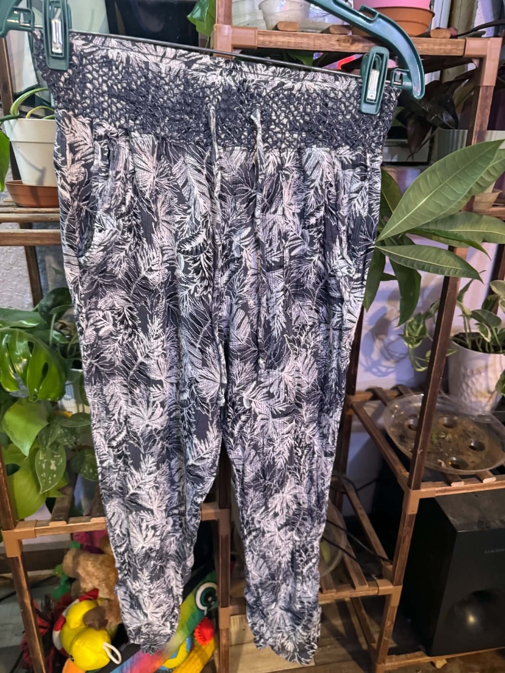 Rewash Black & White Tropical Print Smocked Leggings